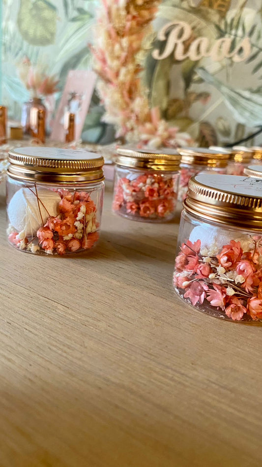 Potje met mini-bruisbal en droogbloemen