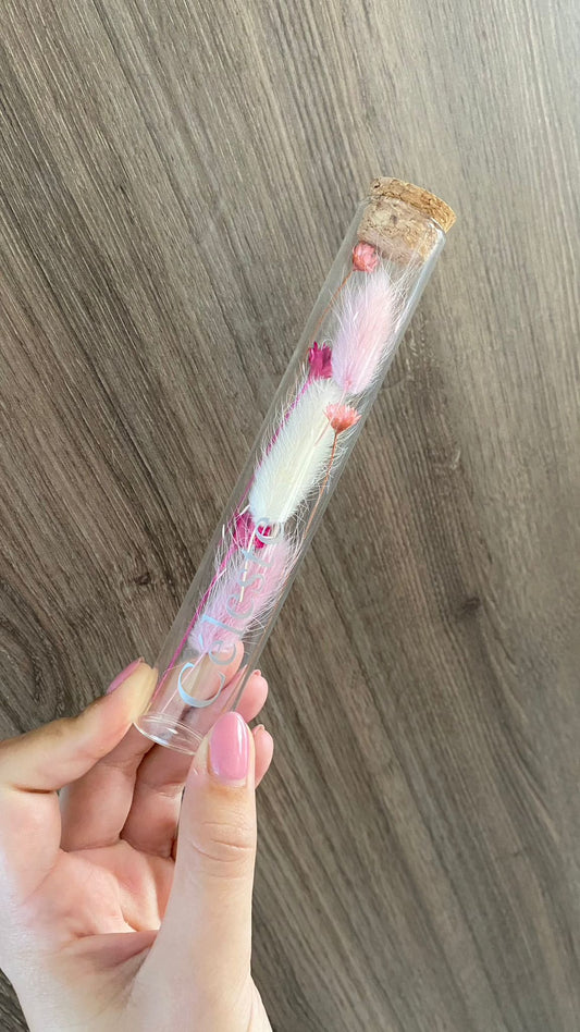 Proefbuisje met droogbloemen met naam